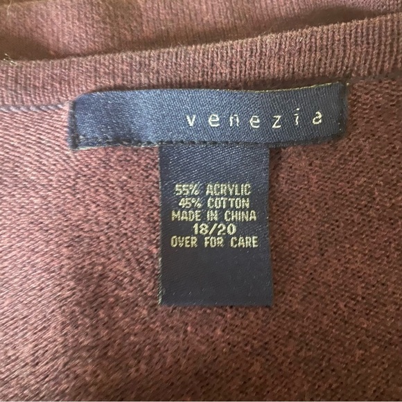 Venezia Embroidered(white ) dark purple Cardigan size 18/20
Very pretty - Picture 4 of 4